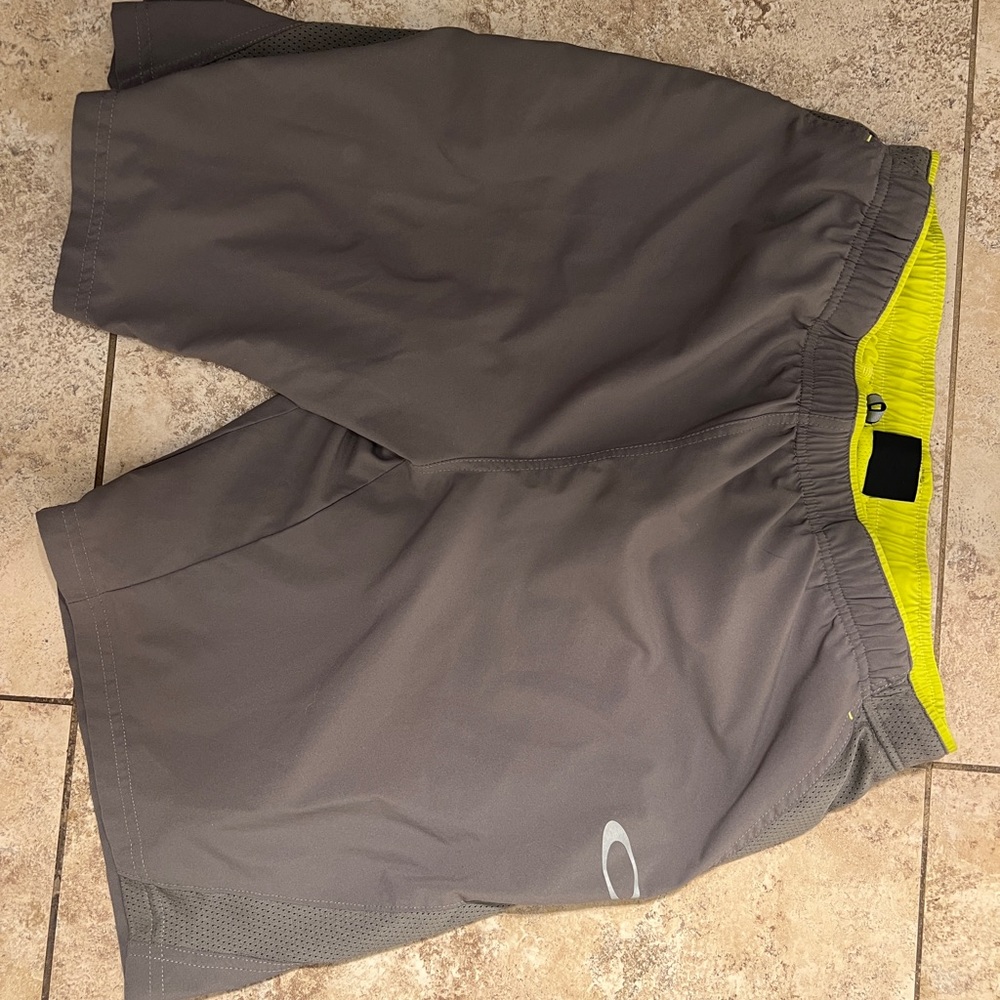 Oakley workout athletic gym kinetic shorts with Liner
